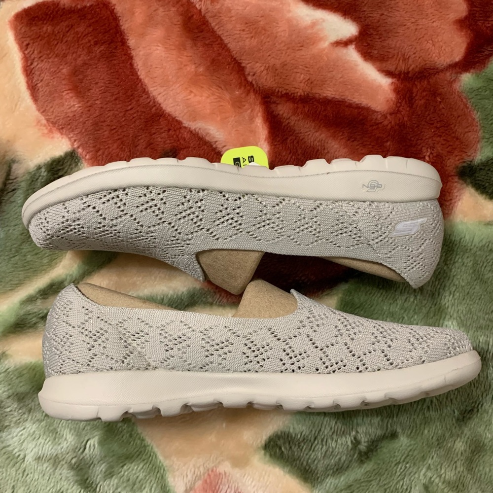 NIB Skechers Go Walk Lite Stella